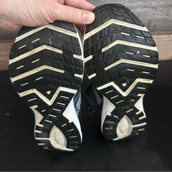 BROOKS Launch 6 Women's 7.5 B Black Gray White Lace Up Low Top Running Shoes - Picture 11 of 12